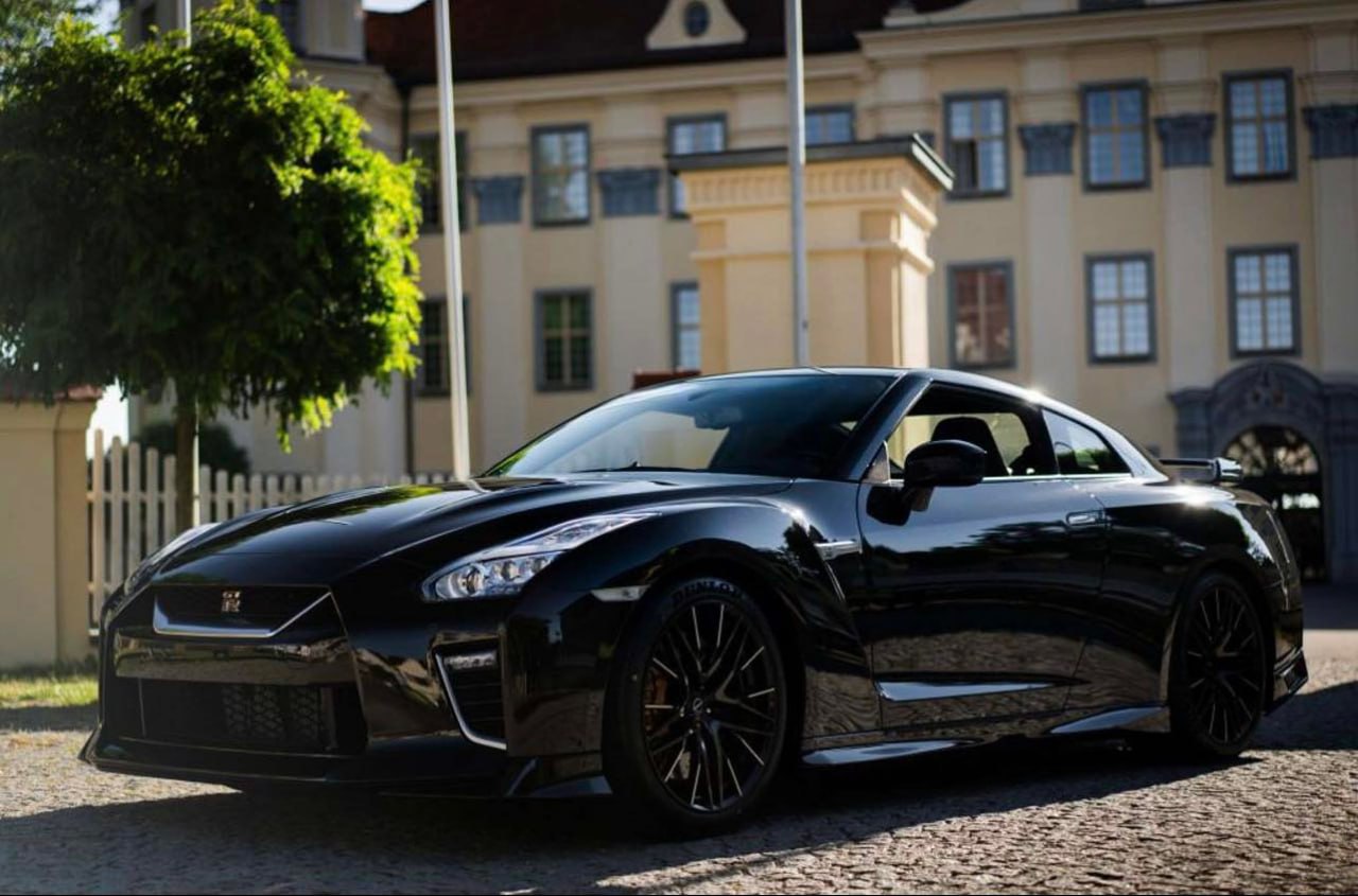 Nissan GT-R