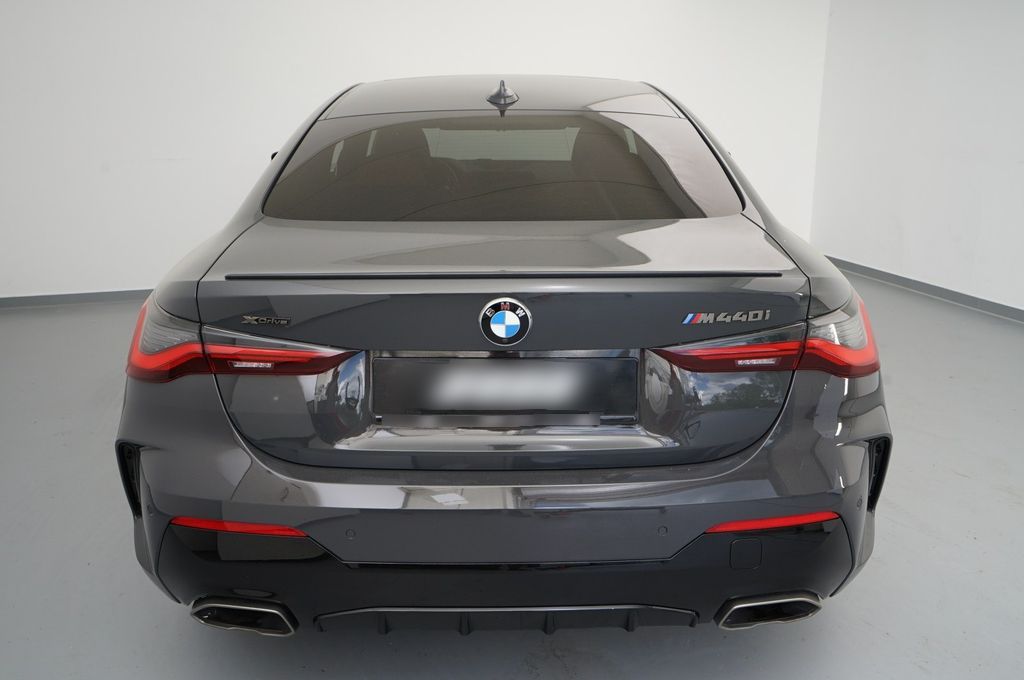 BMW M440i