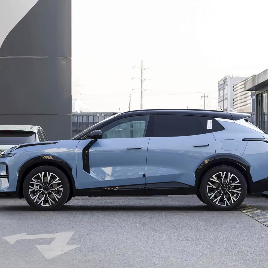 Lynk & Co 08
