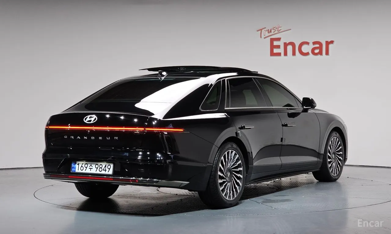 Hyundai Grandeur Hybrid (GN7) Calligraphy