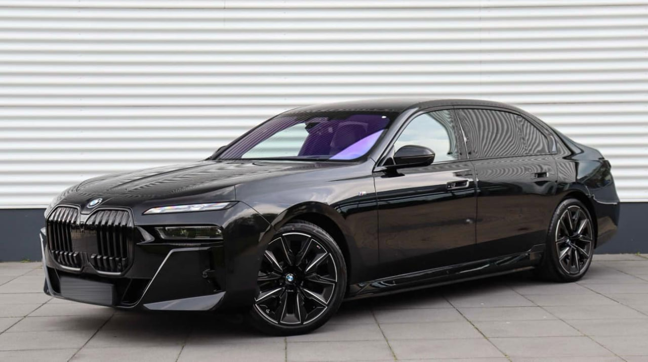 BMW I7