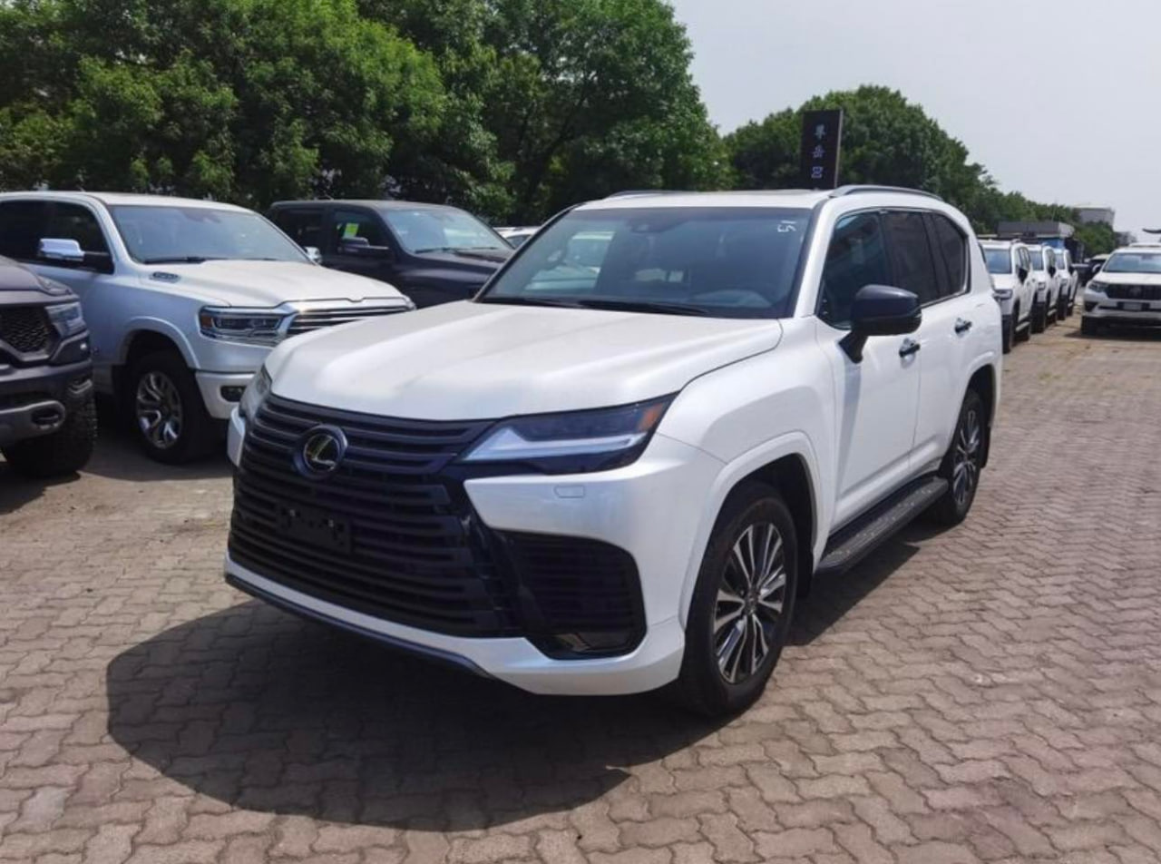 Lexus LX600