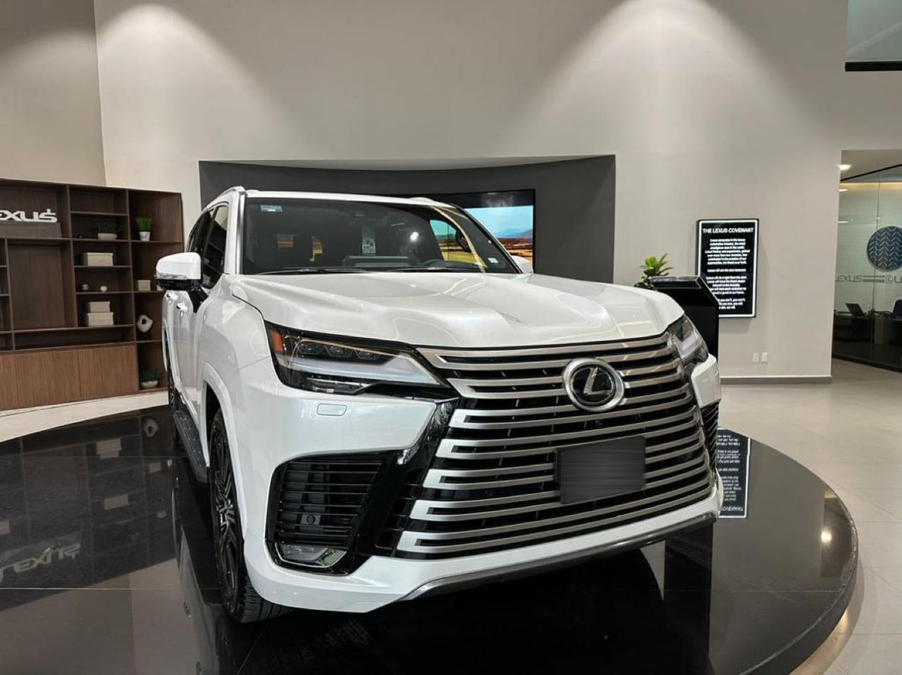 Lexus LX600