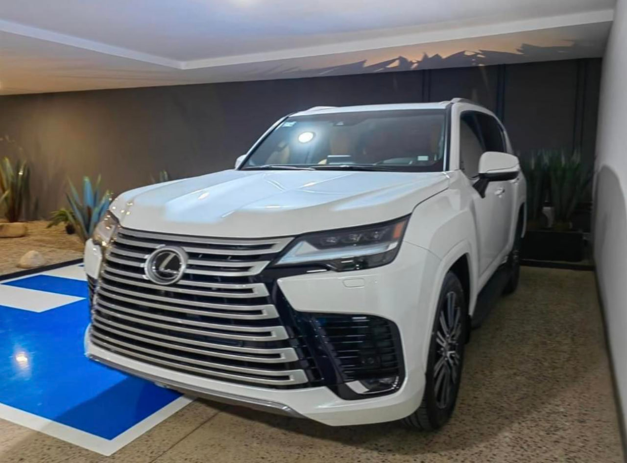 Lexus LX600