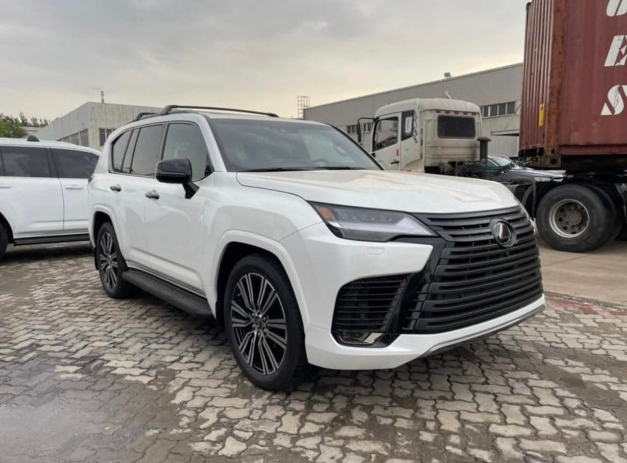 Lexus LX600