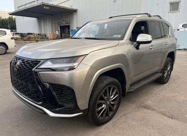 Lexus LX600